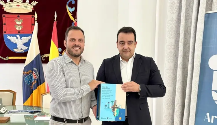 El alcalde de Arrecife con el presidente de la C&aacute;mara de Comercio.