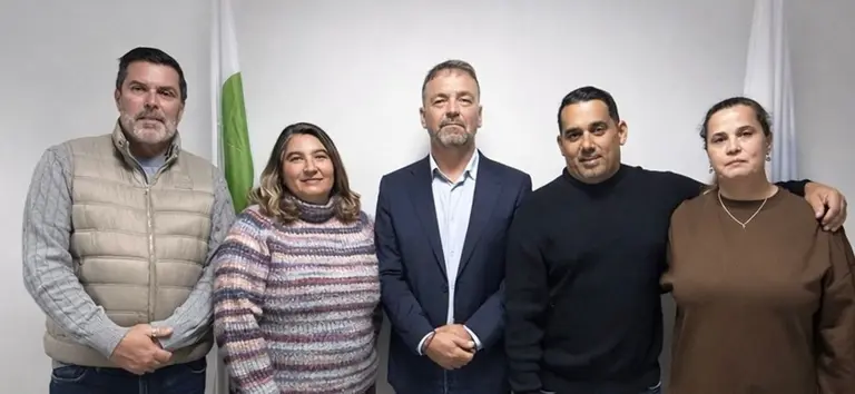 Miembros de la mesa política local junto al diputado Yoné Caraballo