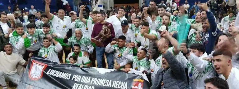 Luchadores del San Bartolom&eacute; celebrando el t&iacute;tulo.