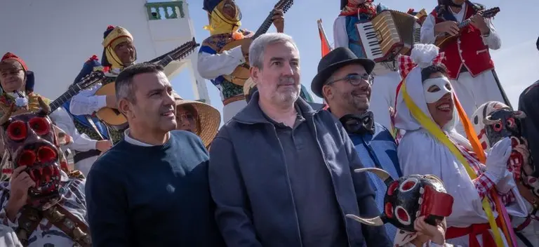 Fernando Clavijo en el centro de la imagen este s&aacute;bado con sus compa&ntilde;eros Oswaldo Betancort y Echedey Eugenio