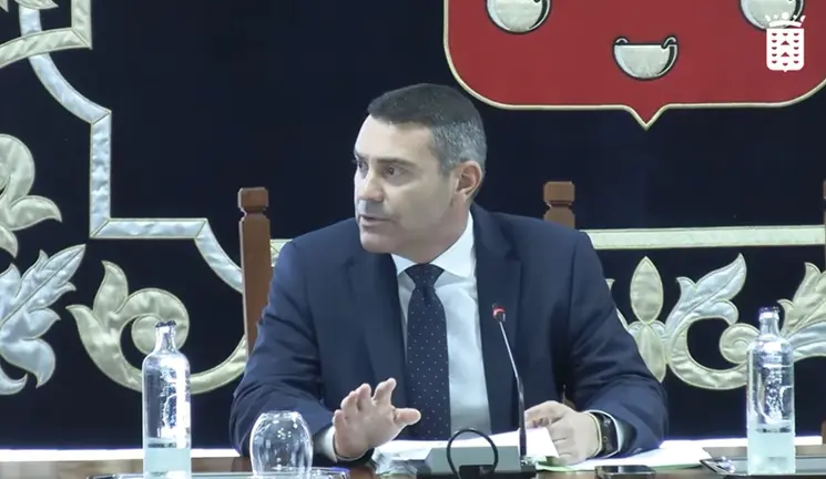 Oswaldo Betancort durante el pleno de este viernes.