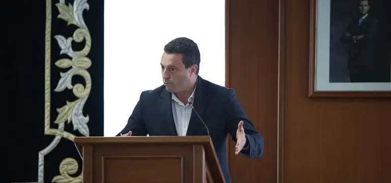 &Oacute;scar Noda en el Pleno del Cabildo.