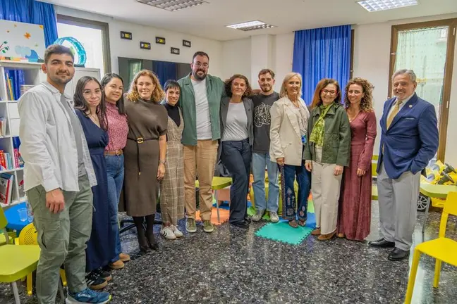 Astrid P&eacute;rez en su visita a la Fundaci&oacute;n Canaria Alejandro Da Silva contra la Leucemia.