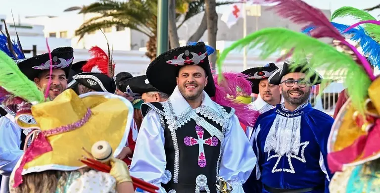 Imagen que utiliza el PSOE del alcalde y del primer teniente de alcalde de Arrecife para ilustrar su denuncia.