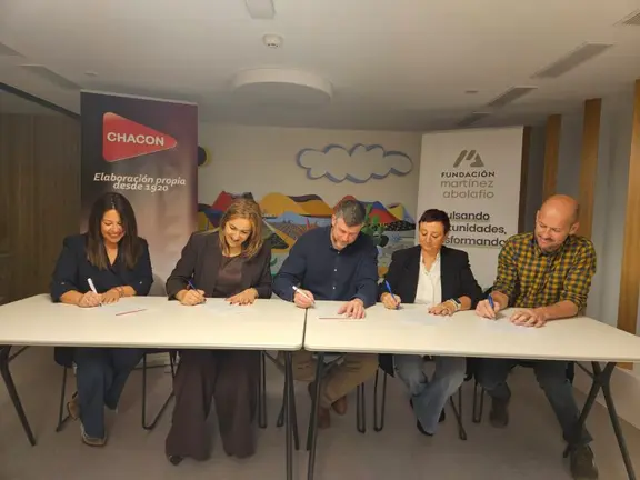 Firma del acuerdo en La Geria.