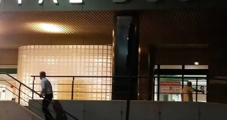 Imagen de la entrada al servicio de Urgencias del hospital Doctor Jos&eacute; Molina Orosa de Arrecife.