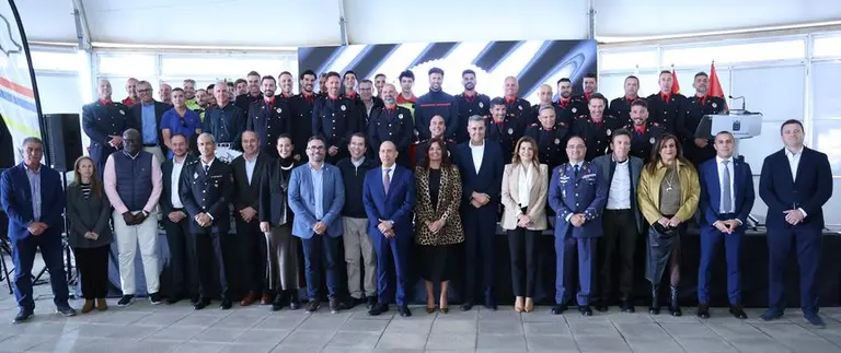 Foto de familia del acto solemne