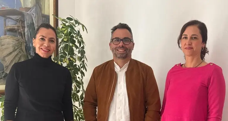 Maite Corujo, Echedey Eugenio y la psicóloga responsable del proyecto.