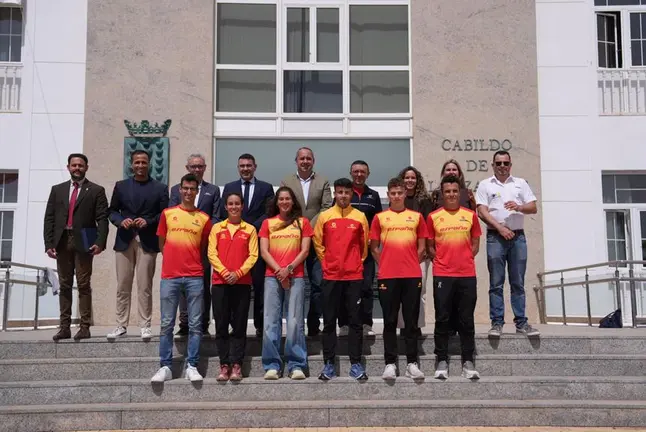 Foto de los participantes en el Cabildo de Lanzarote.