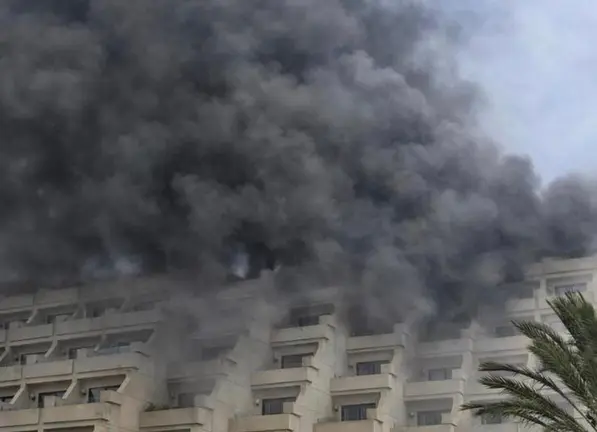 En pocos minutos se gener&oacute; una enorme bola de humo negro