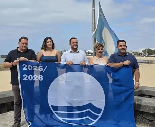 Los ediles del PP y el alcalde de Arrecife con la &uacute;ltima bandera azul