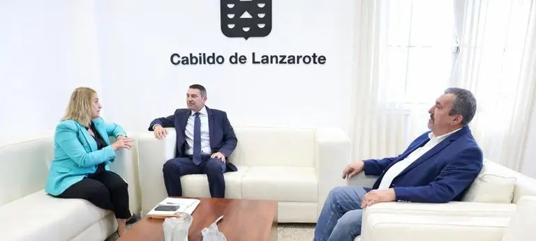 Pino de Le&oacute;n junto a Miguel &Aacute;ngel Jim&eacute;nez y Oswaldo Betancort.