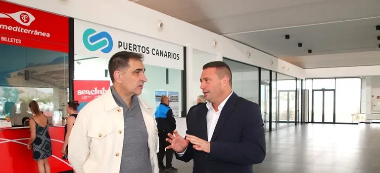 Visita de &Oacute;scar Noda y el director de Puertos Canarios a Playa Blanca.