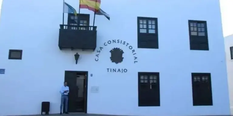 Imagen de la fachada del Ayuntamiento de Tinajo. 