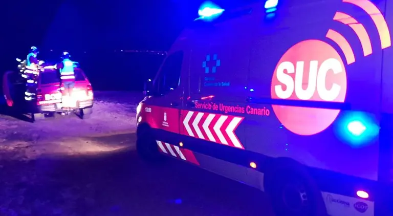 Rescate del parapentista en Teguise.