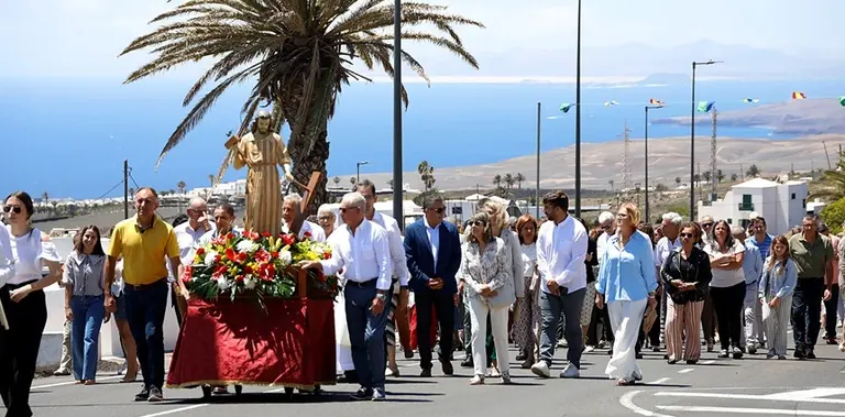 Procesi&oacute;n por las fiestad de La Asomada.