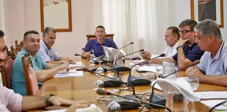 Imagen de archivo de una asamblea del Consorcio del Agua de Lanzarote. 