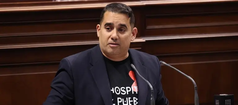 Yoné Caraballo defiende en el Parlamento el blindaje del Insular