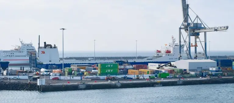 Imagen del puerto de Los M&aacute;rmoles