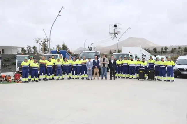 Presentaci&oacute;n de veh&iacute;culos y equipo de limpieza de San Bartolom&eacute;.