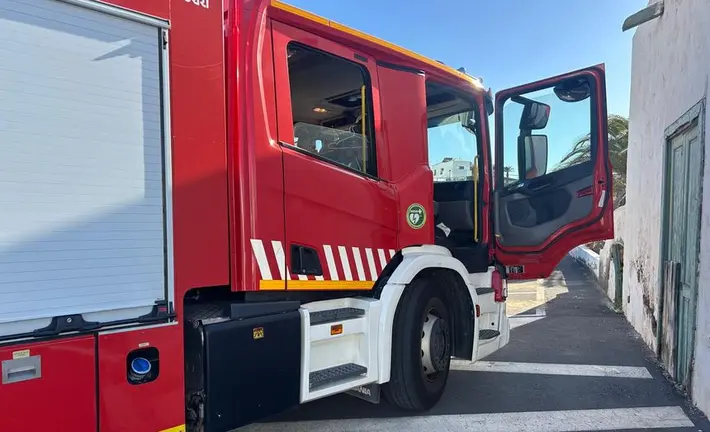 Imagen del cami&oacute;n de bomberos en la zona donde se encontraron el cad&aacute;ver