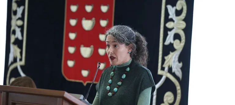 Ariagona Gonz&aacute;lez en el pleno del Cabildo.
