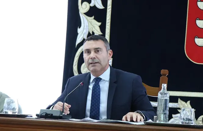 Oswaldo Betancort en el Pleno del Cabildo de Lanzarote.