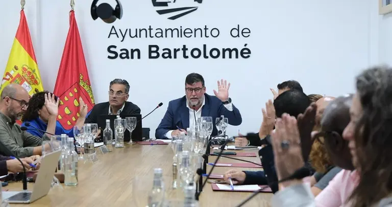 Foto de la votación presupuestos de San Bartolomé 2026.