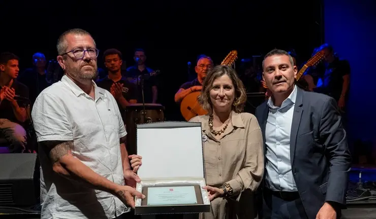 Oswaldo Betancort junto a los familiares de familiares y personas cercanas a Juan Santana.