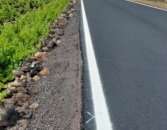 Imagen de la pol&eacute;mica carretera te&oacute;ricamente ya terminada de reasfaltar