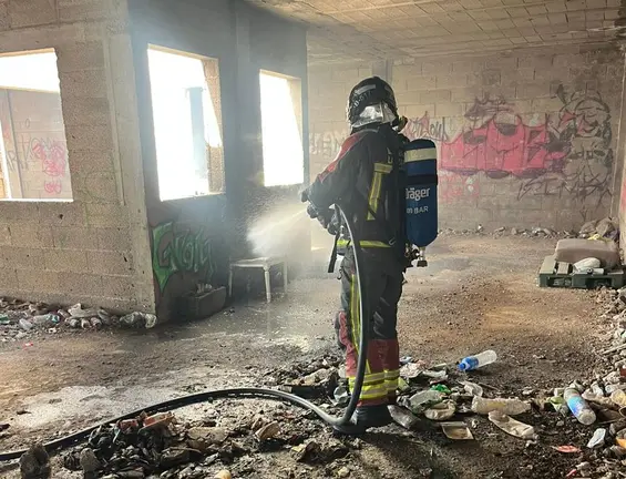Momento de la actuaci&oacute;n de los bomberos