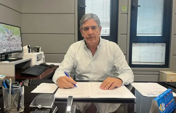 Erasmo Garc&iacute;a en su despacho.