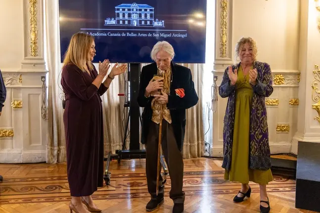 Astrid P&eacute;rez junto al artista Pepe D&aacute;maso.