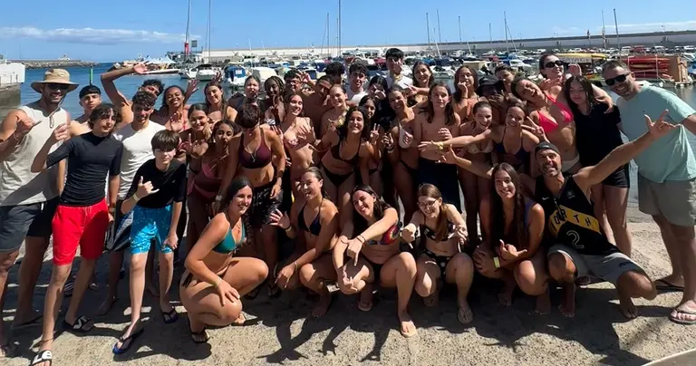 Imagen del grupo que particip&oacute; en las actividades acu&aacute;ticas.