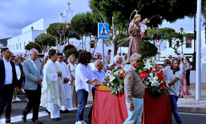 Imagen de archivo de la tradicional procesi&oacute;n por las fiestas de San Antonio.