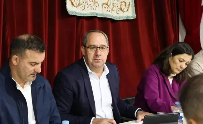 Juan Monz&oacute;n en el centro de la imagen. 