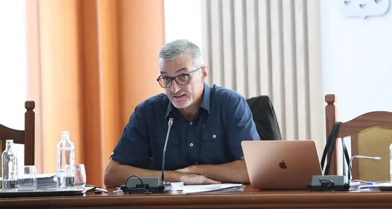 Marci Acu&ntilde;a en el Pleno del Cabildo.