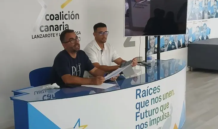 Echedey Eugenio y Rosmen Quevedo en un encuentro con sus compa&ntilde;eros de partido