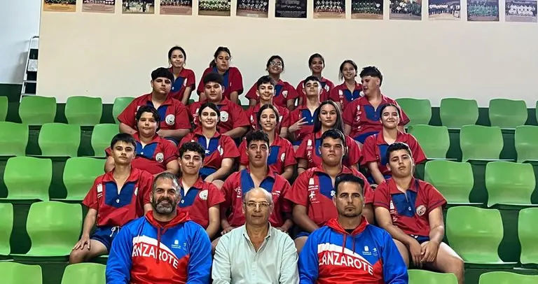 Imagen de los integrantes de la selecci&oacute;n infantil de lucha de Lanzarote