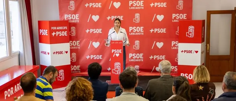Mar&iacute;a Dolores Corujo en una comparecencia de prensa en la sede de su partido. 
