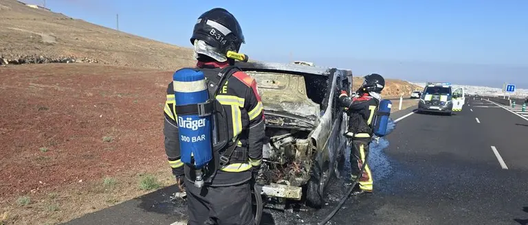 Momento de la actuaci&oacute;n de los bomberos