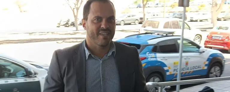 Yonathan de Le&oacute;n este martes entrando en los juzgados de Arrecife.
