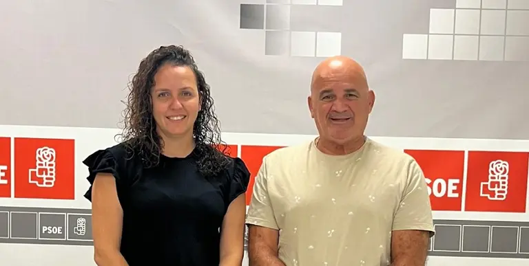 Imagen de los dos concejales que tiene el PSOE en Tinajo. 