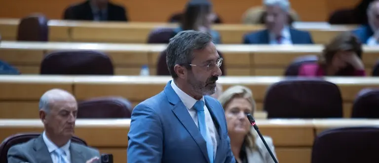 Pedro San Gin&eacute;s en el Senado.