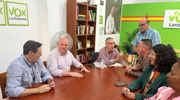 &Oacute;scar P&eacute;rez en un encuentro con simpatizantes en la sede de Vox en Lanzarote.