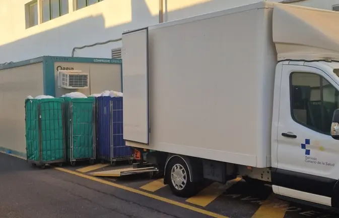 Cami&oacute;n empleado para el transporte a la lavander&iacute;a externa al Hospital.