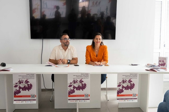 Maite Corujo junto a Echedey Eugenio.