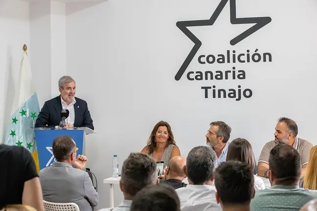 Fernando Clavijo en la nueva sede de CC en Tinajo.