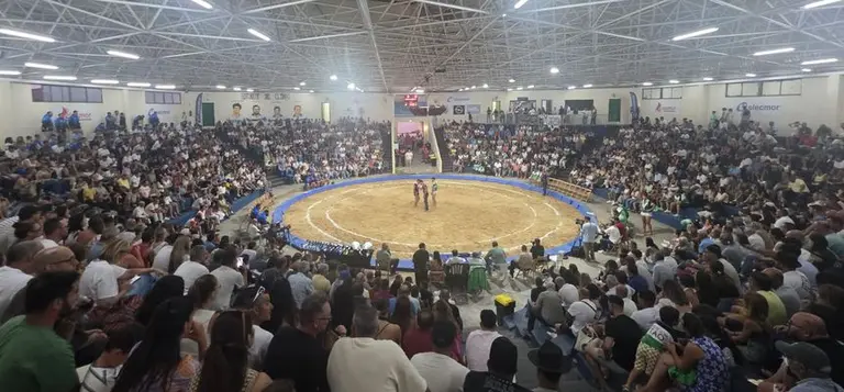 Impresionante aspecto en el terrero de Tinajo una vez m&aacute;s para ver las dos finales de lucha de este viernes