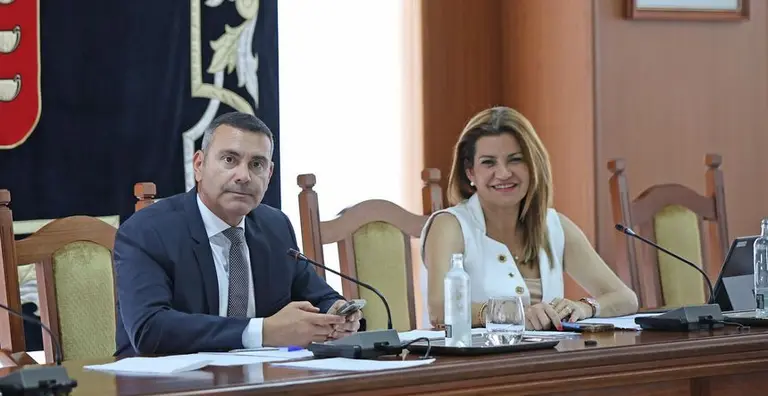 Imagen de archivo del presidente y de la vicepresidenta del Cabildo de Lanzarote.